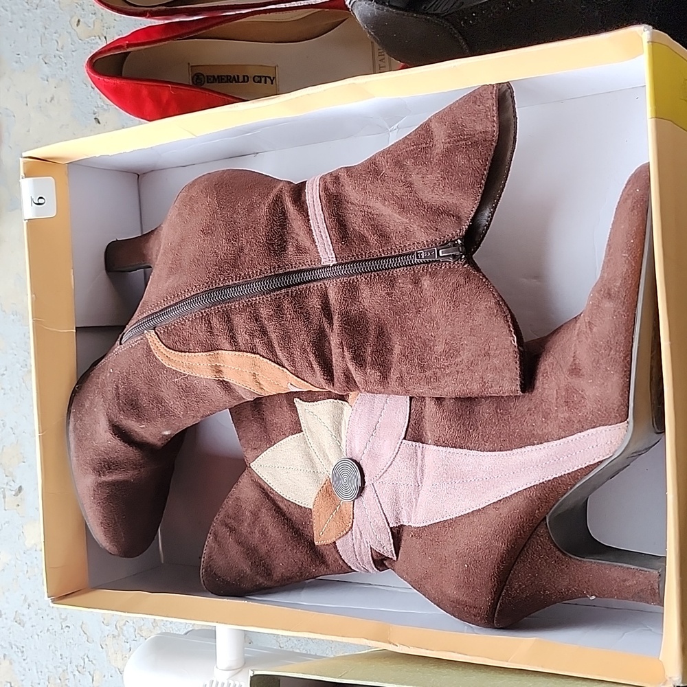 Flowered boots